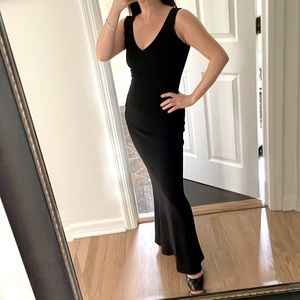 Body-con dress with small mermaid flare